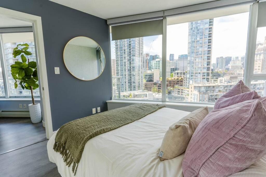 Downtown King Suite-Surround Views-Pool/Gym/Parkng 溫哥華 外观 照片