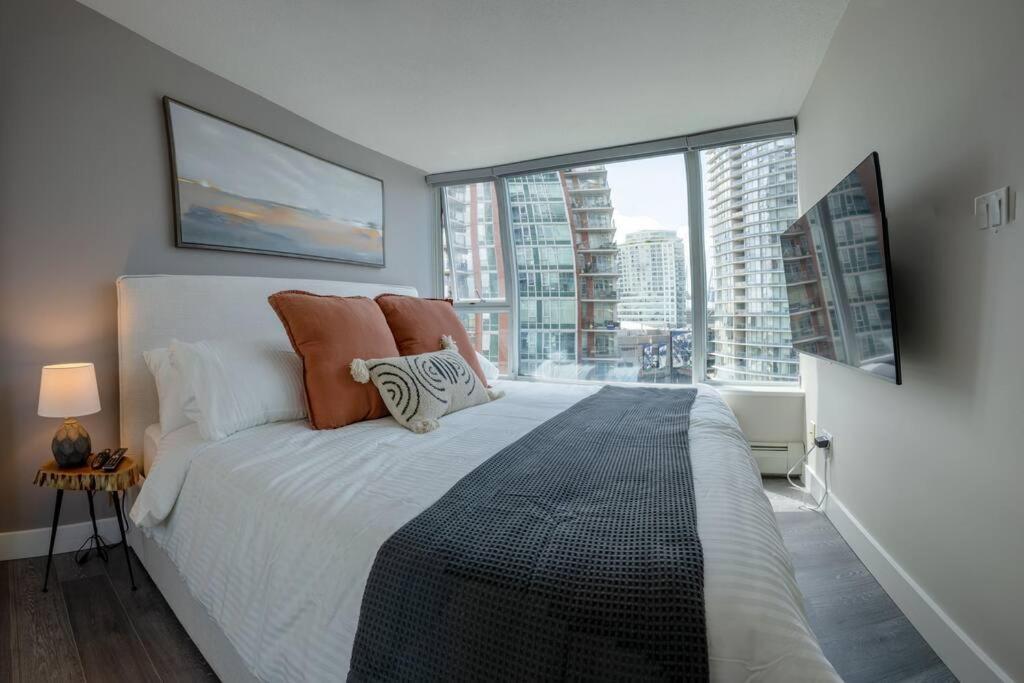 Downtown King Suite-Surround Views-Pool/Gym/Parkng 溫哥華 外观 照片