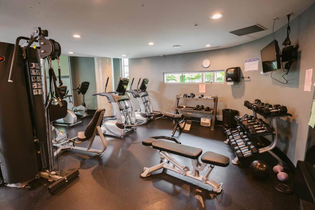 Downtown King Suite-Surround Views-Pool/Gym/Parkng 溫哥華 外观 照片